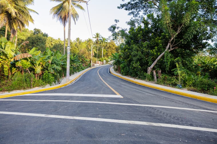 SAN CRISTÓBAL (R. Dominicana).- El presidente de la República, Luis Abinader, dejó inaugurada la carretera que enlaza las comunidades de Sabana Toro y La Rosa, en San Cristóbal, cuya reconstrucción conllevó una inversión de RD$ RD$ 200,982,601.80.