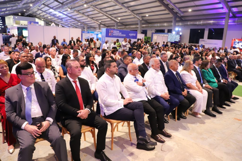 SAN CRISTÓBAL (R. Dominicana).- El administrador general de la Empresa de Generación Hidroeléctrica Dominicana (EGEHID), ingeniero Rafael Salazar, fue reconocido por la Cámara de Comercio y Producción de San Cristóbal en el marco de la inauguración de la feria Expo Constitución 2025.