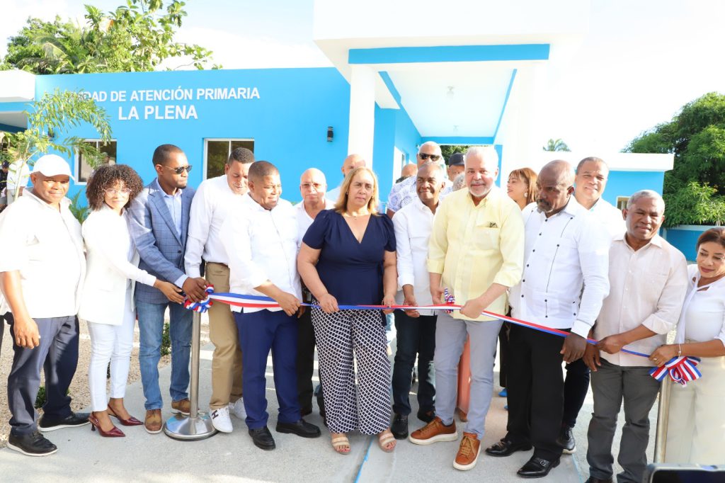 SAN CRISTÓBAL (R Dominicana).- La Empresa de Generación Hidroeléctrica Dominicana (EGEHID) entregó a la comunidad de La Plena, en Sainaguá, municipio de San Cristóbal, una Unidad de Atención Primaria (UNAP) totalmente equipada. El centro asistencial fue construido por un monto de RD$ 17,548,162.99, con fondos propios de la EGEHID, como parte de su responsabilidad social corporativa.