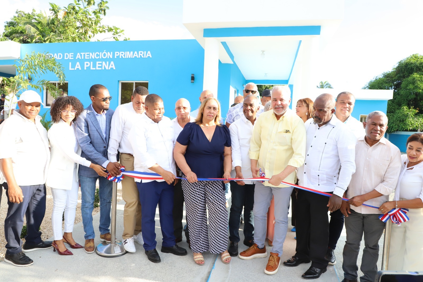 SAN CRISTÓBAL (R Dominicana).- La Empresa de Generación Hidroeléctrica Dominicana (EGEHID) entregó a la comunidad de La Plena, en Sainaguá, municipio de San Cristóbal, una Unidad de Atención Primaria (UNAP) totalmente equipada. El centro asistencial fue construido por un monto de RD$ 17,548,162.99, con fondos propios de la EGEHID, como parte de su responsabilidad social corporativa.