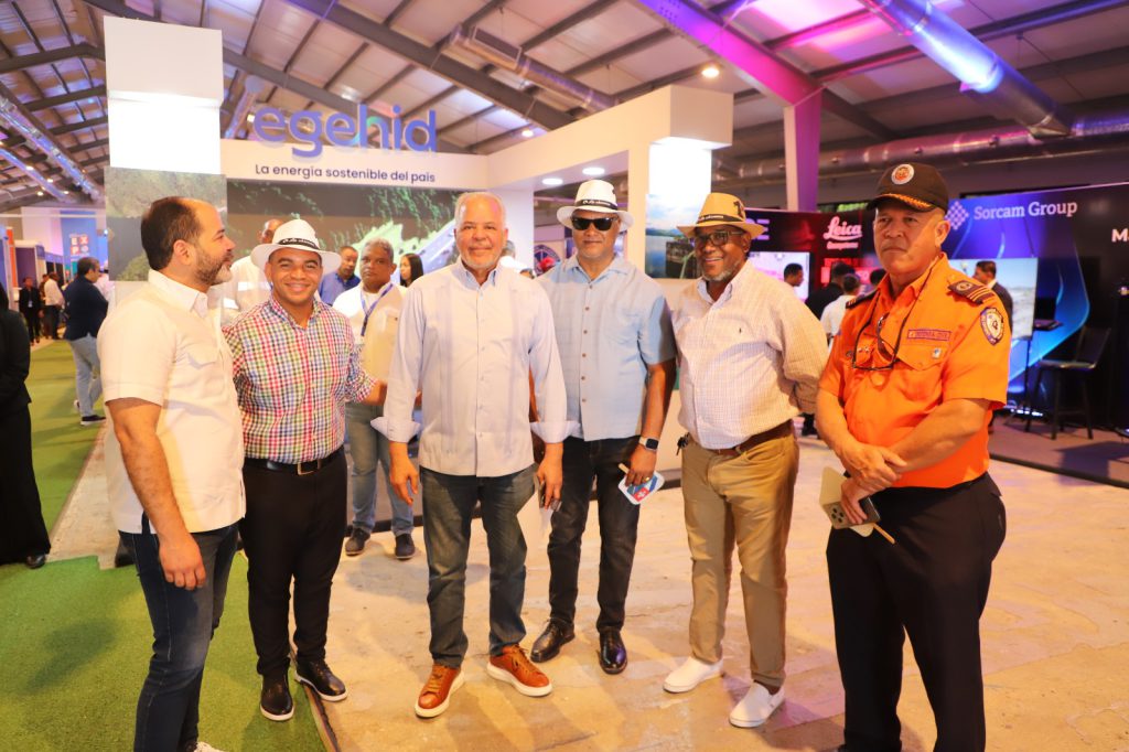 SAN CRISTÓBAL (R. Dominicana).- El presidente Luis Abinader encabezó la clausura de la feria Expo Constitución 2025, evento auspiciado por EGEHID, donde resaltó la importancia estratégica de San Cristóbal para el desarrollo económico del país y reiteró el respaldo del Gobierno a las iniciativas productivas de la provincia.