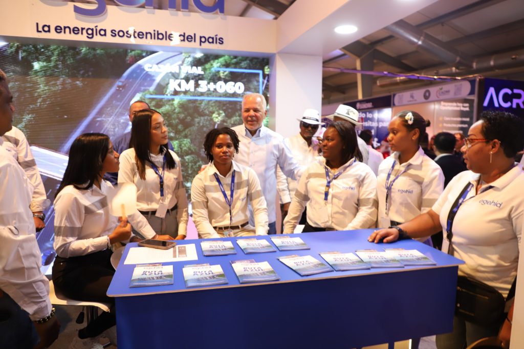 SAN CRISTÓBAL (R. Dominicana).- El presidente Luis Abinader encabezó la clausura de la feria Expo Constitución 2025, evento auspiciado por EGEHID, donde resaltó la importancia estratégica de San Cristóbal para el desarrollo económico del país y reiteró el respaldo del Gobierno a las iniciativas productivas de la provincia.