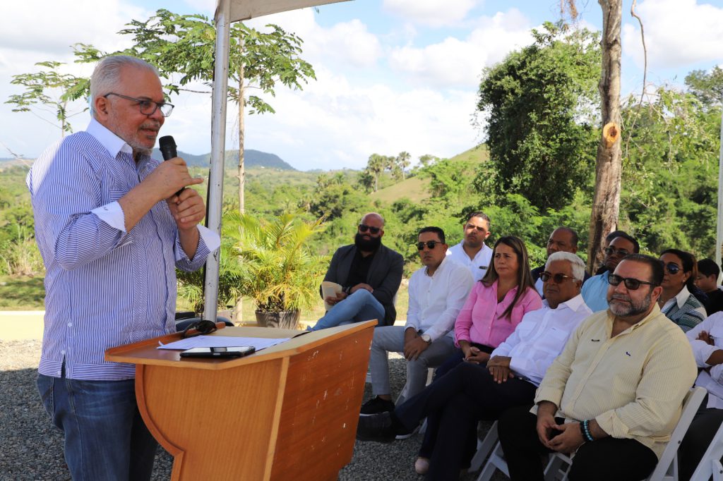LA VEGA (R. Dominicana).– La Empresa de Generación Hidroeléctrica Dominicana (EGEHID) entregó oficialmente el nuevo Mirador Turístico de la Presa de Tavera, ubicado en el distrito municipal Tavera, provincia de La Vega.