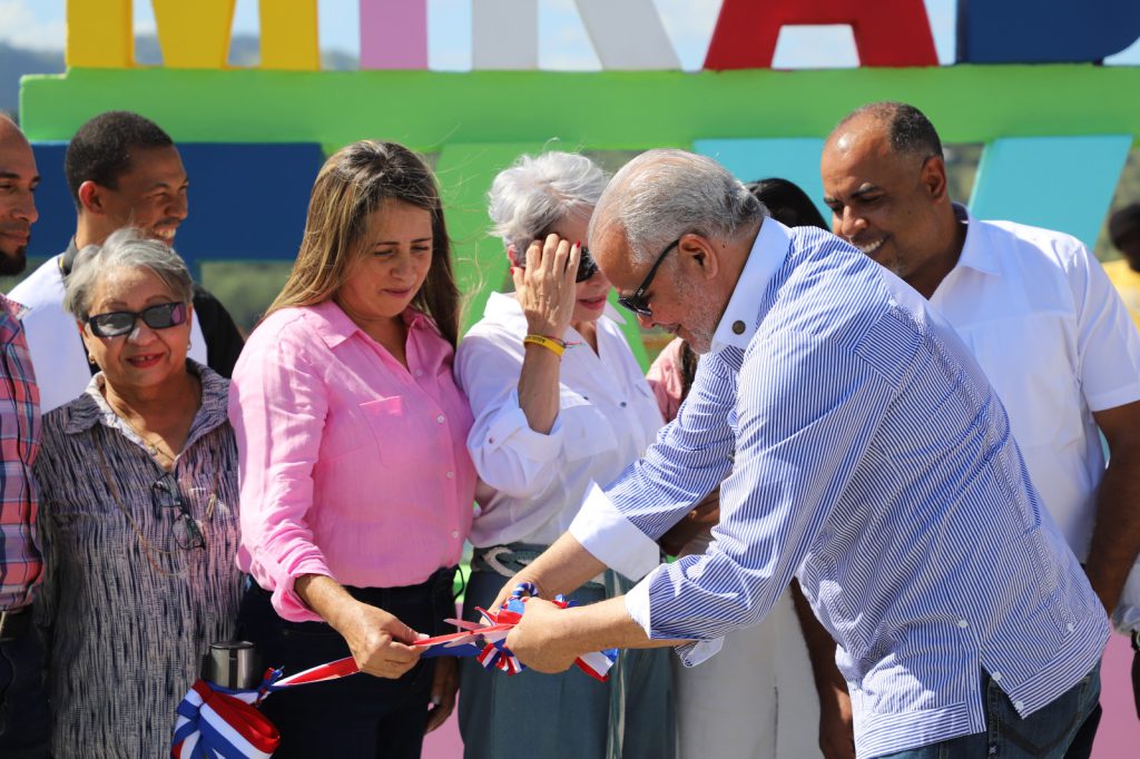 LA VEGA (R. Dominicana).– La Empresa de Generación Hidroeléctrica Dominicana (EGEHID) entregó oficialmente el nuevo Mirador Turístico de la Presa de Tavera, ubicado en el distrito municipal Tavera, provincia de La Vega.