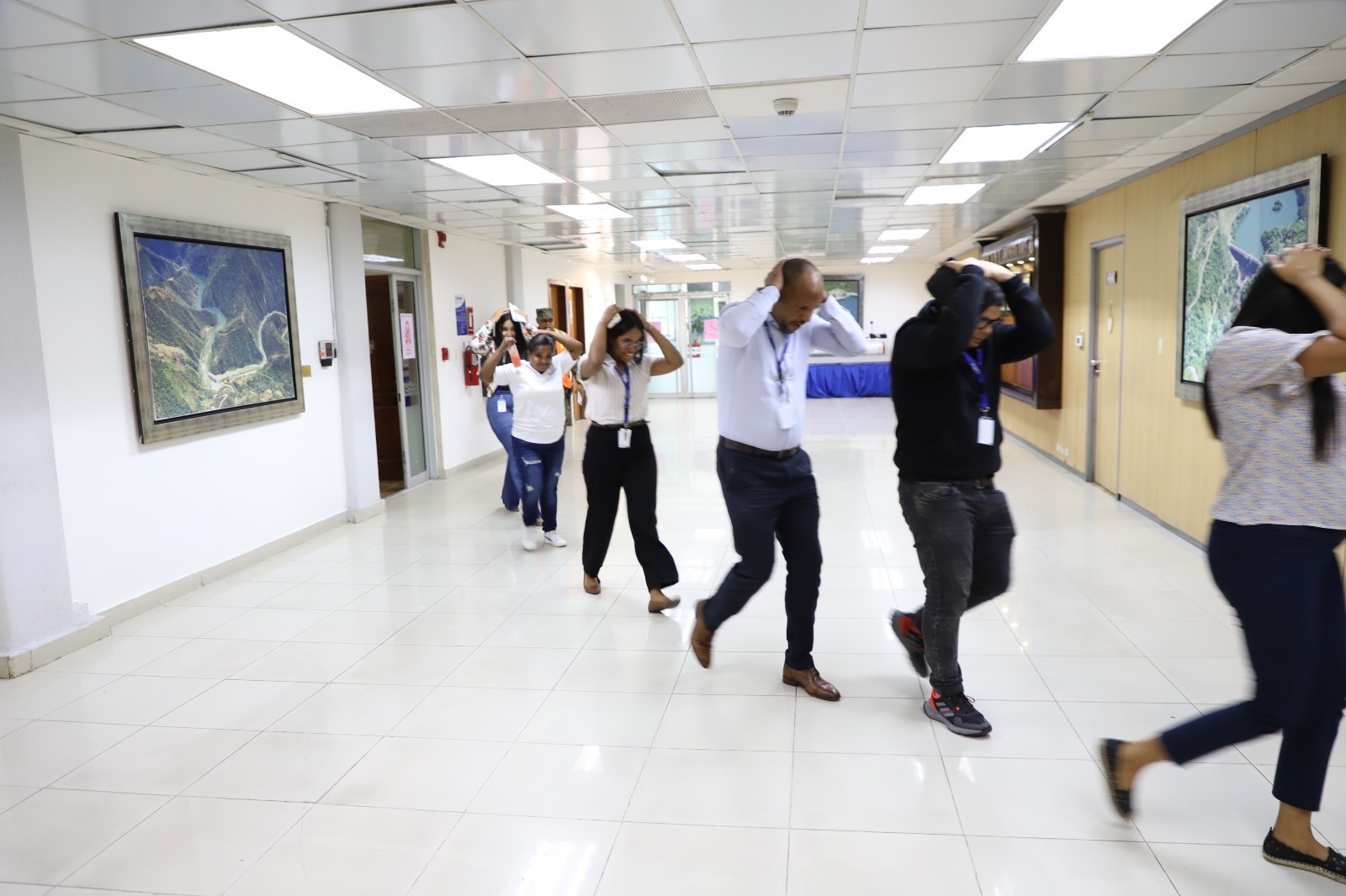 SANTO DOMINGO (R. Dominicana).- La Empresa de Generación Hidroeléctrica Dominicana (EGEHID) participó con éxito en el Simulacro Nacional de Evacuación por Terremoto “Omega 2025”, organizado por el Centro de Operaciones de Emergencias (COE).