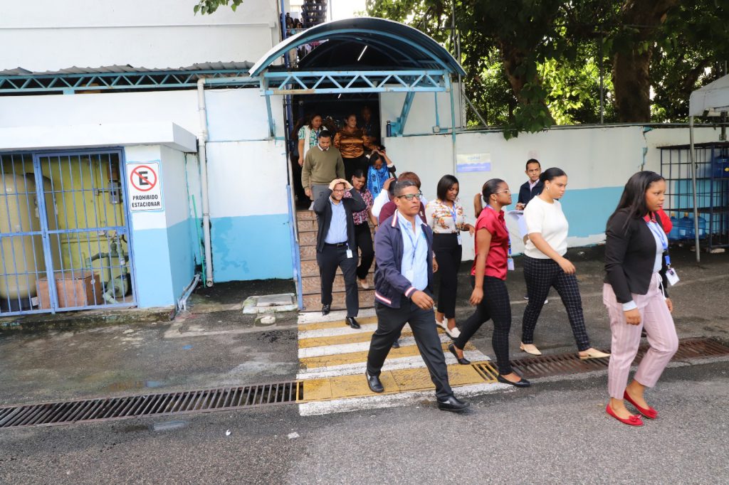 SANTO DOMINGO (R. Dominicana).- La Empresa de Generación Hidroeléctrica Dominicana (EGEHID) participó con éxito en el Simulacro Nacional de Evacuación por Terremoto “Omega 2025”, organizado por el Centro de Operaciones de Emergencias (COE).