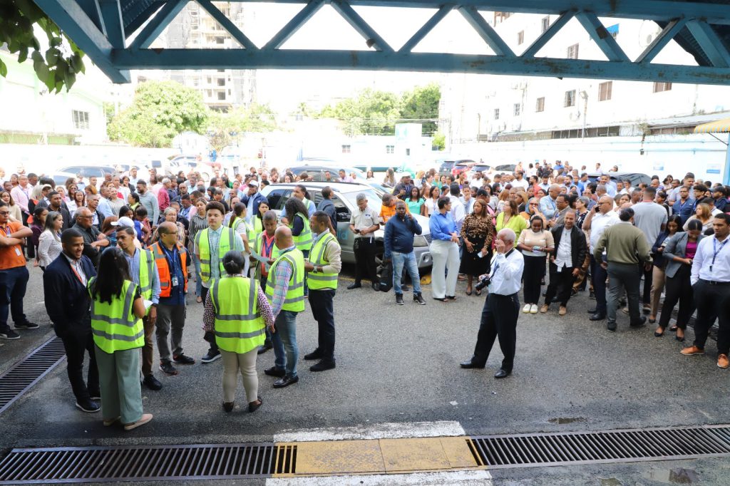 SANTO DOMINGO (R. Dominicana).- La Empresa de Generación Hidroeléctrica Dominicana (EGEHID) participó con éxito en el Simulacro Nacional de Evacuación por Terremoto “Omega 2025”, organizado por el Centro de Operaciones de Emergencias (COE).