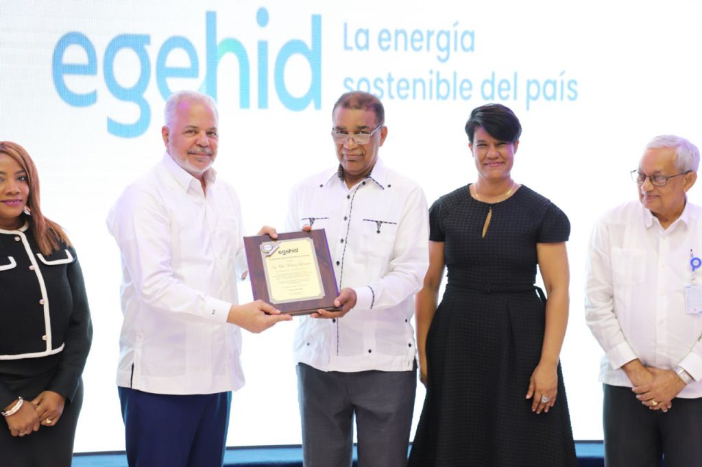 SANTO DOMINGO (R. Dominicana).- La Empresa de Generación Hidroeléctrica Dominicana (EGEHID) reconoció la trayectoria de seis destacados colaboradores que han dedicado gran parte de su vida a la institución y que concluyen su ciclo laboral en condiciones de retiro, tras décadas de entrega y compromiso.