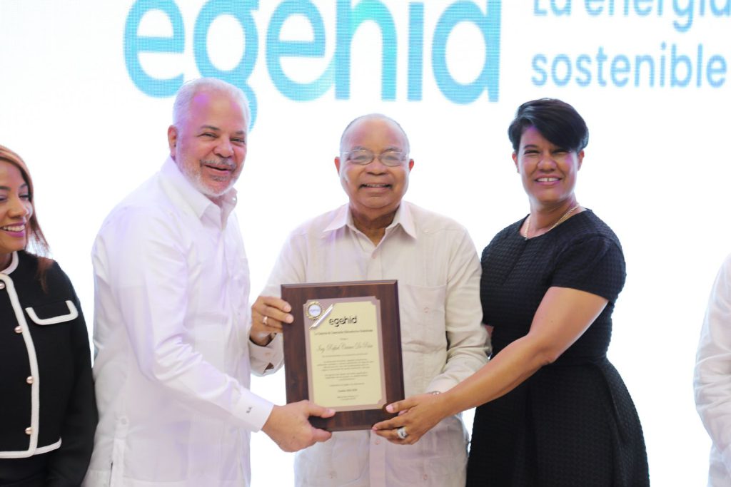 SANTO DOMINGO (R. Dominicana).- La Empresa de Generación Hidroeléctrica Dominicana (EGEHID) reconoció la trayectoria de seis destacados colaboradores que han dedicado gran parte de su vida a la institución y que concluyen su ciclo laboral en condiciones de retiro, tras décadas de entrega y compromiso.