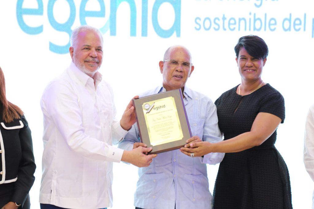 SANTO DOMINGO (R. Dominicana).- La Empresa de Generación Hidroeléctrica Dominicana (EGEHID) reconoció la trayectoria de seis destacados colaboradores que han dedicado gran parte de su vida a la institución y que concluyen su ciclo laboral en condiciones de retiro, tras décadas de entrega y compromiso.