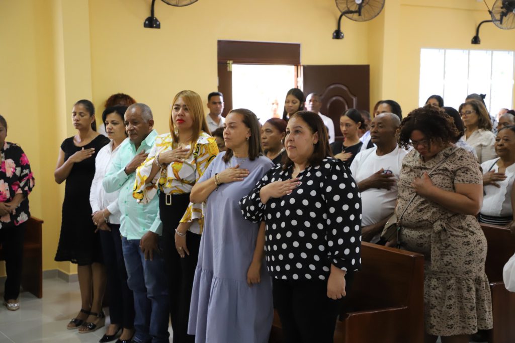 SANTIAGO (R. Dominicana).- En medio de la algarabía de los habitantes de las comunidades de Los Cerros de Gurabo, La Trinitaria, Los Jardines, Villa Olga y 27 de Febrero, del municipio de Navarrete, la Empresa de Generación Hidroeléctrica Dominicana (EGEHID) inauguró la Capilla de Fátima.