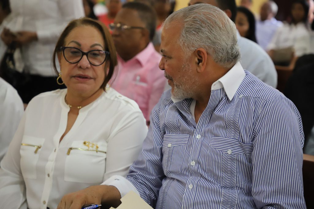 SANTIAGO (R. Dominicana).- En medio de la algarabía de los habitantes de las comunidades de Los Cerros de Gurabo, La Trinitaria, Los Jardines, Villa Olga y 27 de Febrero, del municipio de Navarrete, la Empresa de Generación Hidroeléctrica Dominicana (EGEHID) inauguró la Capilla de Fátima.