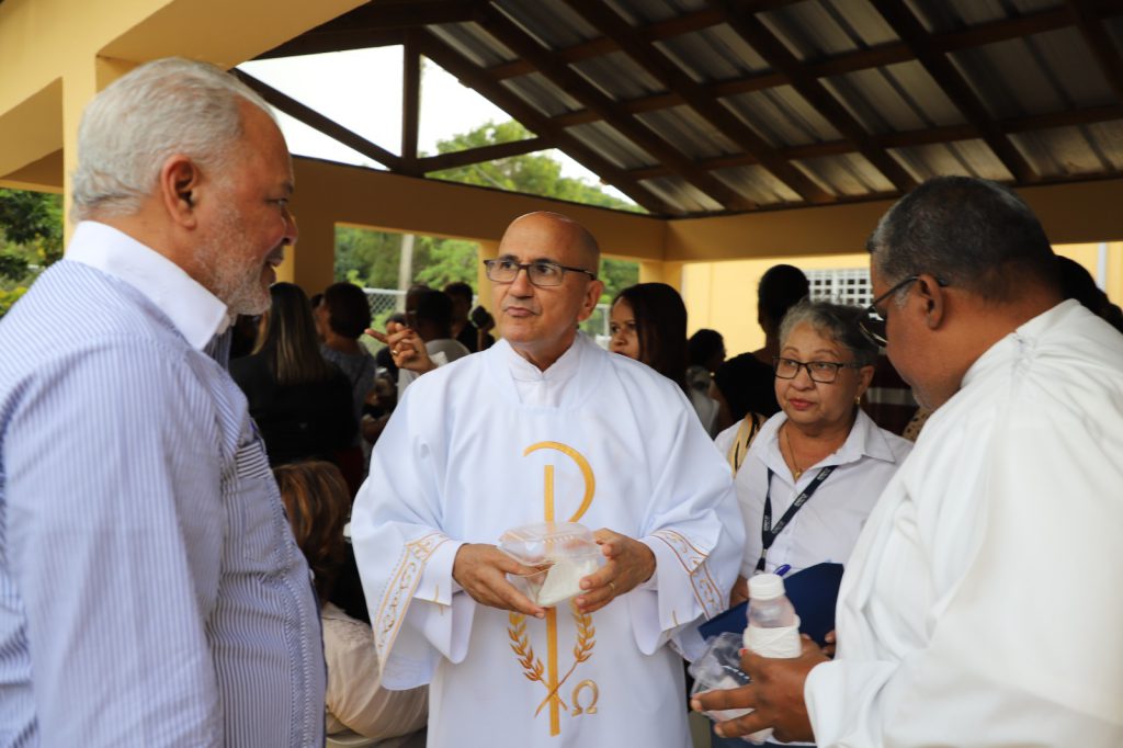 SANTIAGO (R. Dominicana).- En medio de la algarabía de los habitantes de las comunidades de Los Cerros de Gurabo, La Trinitaria, Los Jardines, Villa Olga y 27 de Febrero, del municipio de Navarrete, la Empresa de Generación Hidroeléctrica Dominicana (EGEHID) inauguró la Capilla de Fátima.