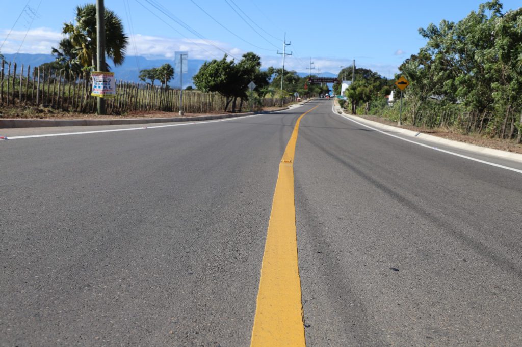 SANTIAGO, República Dominicana. – El presidente de la República, Luis Abinader , encabezó el acto de inauguración de 48.49 kilómetros de carreteras y calles en distintos municipios de la Sierra de Santiago , obras ejecutadas por la Empresa de Generación Hidroeléctrica Dominicana (EGEHID) como parte de su compromiso social con las comunidades de la zona de influencia del complejo hidroeléctrico Tavera–Bao–López Angostura .