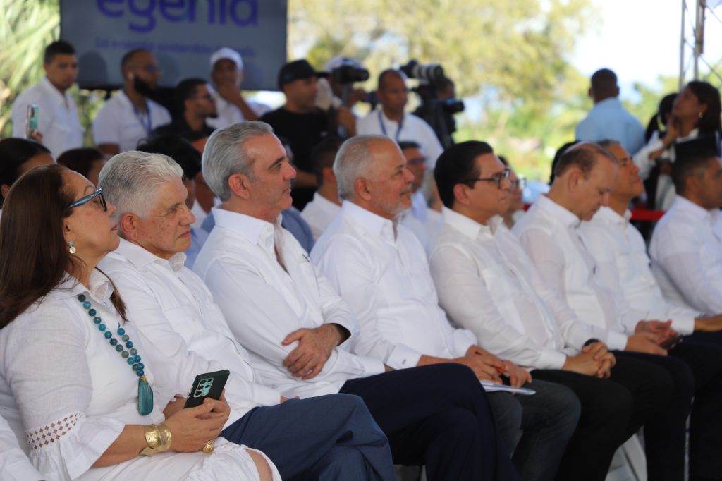SANTIAGO, República Dominicana. – El presidente de la República, Luis Abinader , encabezó el acto de inauguración de 48.49 kilómetros de carreteras y calles en distintos municipios de la Sierra de Santiago , obras ejecutadas por la Empresa de Generación Hidroeléctrica Dominicana (EGEHID) como parte de su compromiso social con las comunidades de la zona de influencia del complejo hidroeléctrico Tavera–Bao–López Angostura .