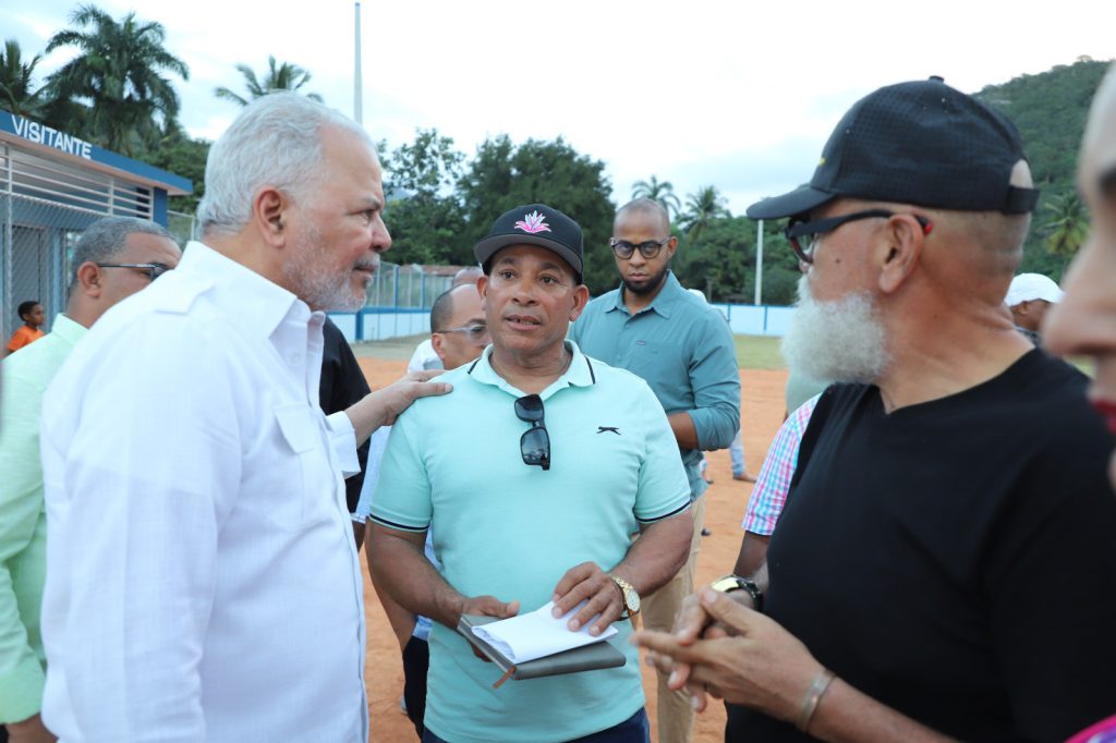 AZUA (R. Dominicana).- La Empresa de Generación Hidroeléctrica Dominicana (EGEHID) entregó un moderno y amplio destacamento policial de dos niveles, y un estadio de béisbol en la comunidad de Magueyal, perteneciente al distrito municipal de Hato Nuevo Cortés, en la provincia de Azua.