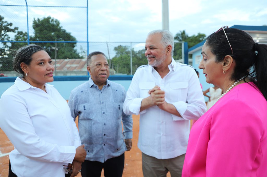 AZUA (R. Dominicana).- La Empresa de Generación Hidroeléctrica Dominicana (EGEHID) entregó un moderno y amplio destacamento policial de dos niveles, y un estadio de béisbol en la comunidad de Magueyal, perteneciente al distrito municipal de Hato Nuevo Cortés, en la provincia de Azua.