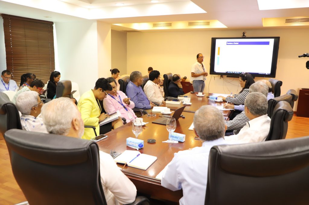 SANTO DOMINGO (R. Dominicana).– La Empresa de Generación Hidroeléctrica Dominicana (EGEHID) socializó y presentó a los veedores institucionales los avances de los proyectos en ejecución, como parte del proceso de seguimiento y fortalecimiento de los mecanismos de transparencia.