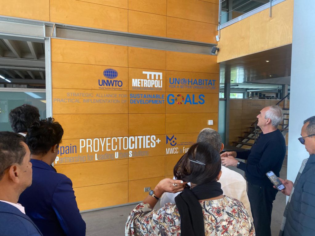 MADRID (España).- La Fundación Metrópoli recibió en Madrid, España, a la delegación de la Empresa de Generación Hidroeléctrica Dominicana (EGEHID) liderada por la presidenta del Consejo Directivo, doctora Rosa Ysabel Ruíz, que se encuentra de visita en el país europeo.