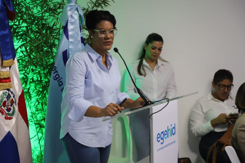 SANTIAGO RODRÍGUEZ (R. Dominicana).- La construcción de la presa Boca de los Ríos, sobre el río Guayubín, en Santiago Rodríguez y a cargo de la Empresa de Generación Hidroeléctrica Dominicana (EGEHID), entró en su etapa final, con un 81.15% de trabajos ejecutados al 31 de enero pasado.
La obra, que fue concebida para mejorar el abastecimiento de agua potable, potenciar la agropecuaria, regular las crecidas de los ríos Guayubín y Yaguajai y generar energía limpia, iniciará su proceso de llenado controlado en diciembre de 2026.