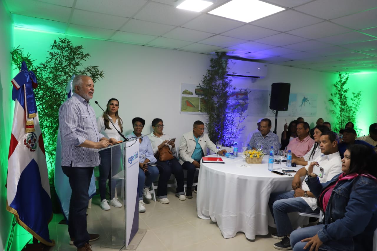 SANTIAGO RODRÍGUEZ (R. Dominicana).- La construcción de la presa Boca de los Ríos, sobre el río Guayubín, en Santiago Rodríguez y a cargo de la Empresa de Generación Hidroeléctrica Dominicana (EGEHID), entró en su etapa final, con un 81.15% de trabajos ejecutados al 31 de enero pasado. La obra, que fue concebida para mejorar el abastecimiento de agua potable, potenciar la agropecuaria, regular las crecidas de los ríos Guayubín y Yaguajai y generar energía limpia, iniciará su proceso de llenado controlado en diciembre de 2026.