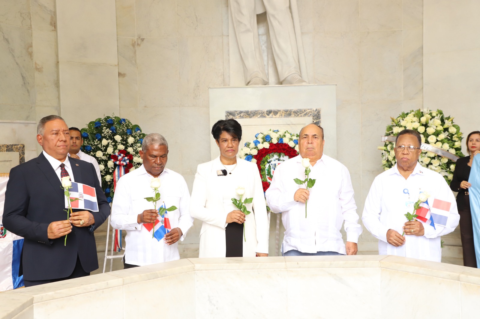 SANTO DOMINGO (R. Dominicana).- La Empresa de Generación Hidroeléctrica Dominicana (EGEHID) depositó una ofrenda floral en el Altar de la Patria, en ocasión de la conmemoración del Mes de la Patria, por el 182 aniversario de la Independencia Nacional.