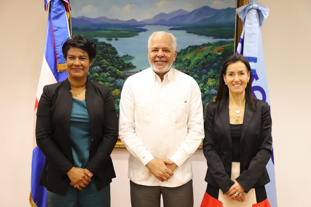 SANTO DOMINGO (R. Dominicana).- La Empresa de Generación Hidroeléctrica Dominicana (EGEHID) y el Fondo Sueco de Inversión para el Desarrollo (Swedfund) iniciaron las evaluaciones de las ofertas recibidas por parte de compañías interesadas en participar en el Proyecto de Repotenciación y Modernización de las Centrales Hidroeléctricas de Aguacate y Río Blanco .