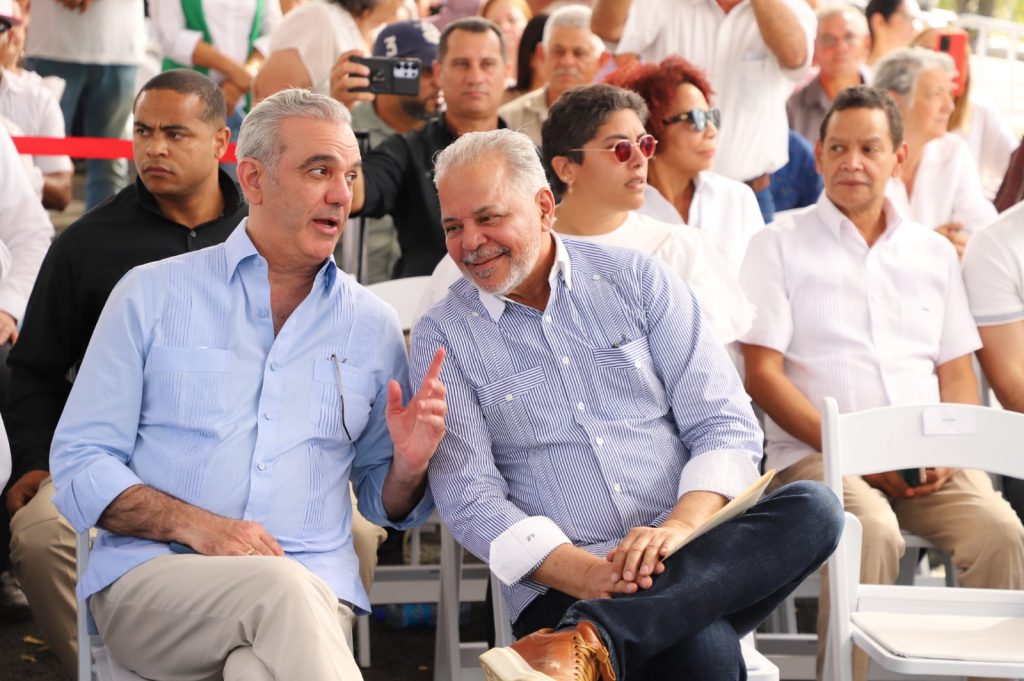 SANTIAGO RODRÍGUEZ (R. Dominicana).- El presidente de la República, Luis Abinader, encabezó la inauguración de la carretera de Arroyo Seco, en el municipio de San Ignacio de Sabaneta, provincia de Santiago Rodríguez, reconstruida por la Empresa de Generación Hidroeléctrica Dominicana (EGEHID), con una inversión de RD$ 239,321,759.28.