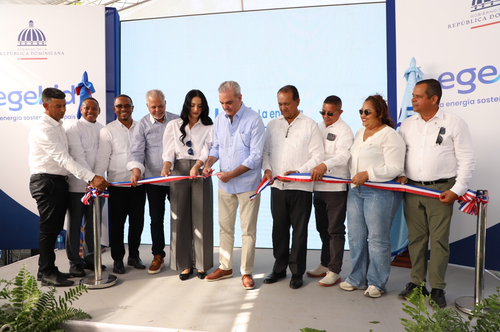 SANTIAGO RODRÍGUEZ (R. Dominicana).- El presidente de la República, Luis Abinader, encabezó la inauguración de la carretera de Arroyo Seco, en el municipio de San Ignacio de Sabaneta, provincia de Santiago Rodríguez, reconstruida por la Empresa de Generación Hidroeléctrica Dominicana (EGEHID), con una inversión de RD$ 239,321,759.28.