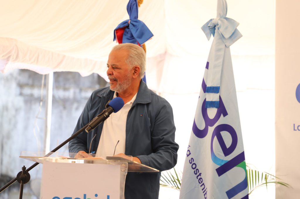 SAN CRISTÓBAL (R. Dominicana).- La Empresa de Generación Hidroeléctrica Dominicana (EGEHID) inauguró y entregó en Haina, un tramo de la carretera Sánchez que había sido dañado por un derrumbe durante el paso de la tormenta Melissa en octubre del año 2025.
De esta forma, quedó restablecido el tránsito por la vía principal de acceso al municipio de Los Bajos, provincia de San Cristóbal.