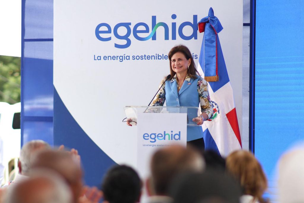 SAN CRISTÓBAL (R. Dominicana).- La vicepresidenta de la República, Raquel Peña, encabezó el acto de inauguración del puente sobre el arroyo Los Calimetes, en el municipio de Los Cacaos, provincia de San Cristóbal, construido por la Empresa de Generación Hidroeléctrica Dominicana (EGEHID).