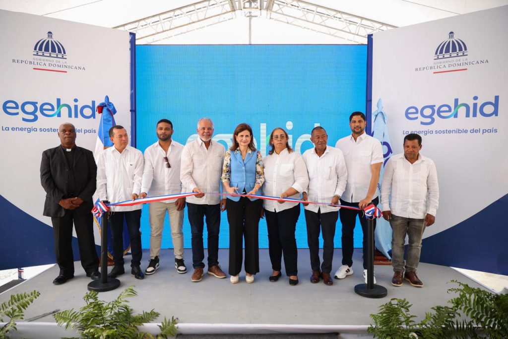 SAN CRISTÓBAL (R. Dominicana).- La vicepresidenta de la República, Raquel Peña, encabezó el acto de inauguración del puente sobre el arroyo Los Calimetes, en el municipio de Los Cacaos, provincia de San Cristóbal, construido por la Empresa de Generación Hidroeléctrica Dominicana (EGEHID).