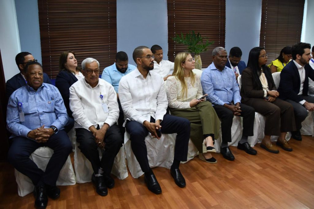 SANTO DOMINGO (R. Dominicana).- La Empresa de Generación Hidroeléctrica Dominicana (EGEHID) y la firma británica de gestión de proyectos, Mott MacDonald, formalizaron un contrato de asesoría técnica especializada para el acompañamiento en la ejecución de los proyectos del Máster Plan 2028, puesto en marcha por la entidad estatal.