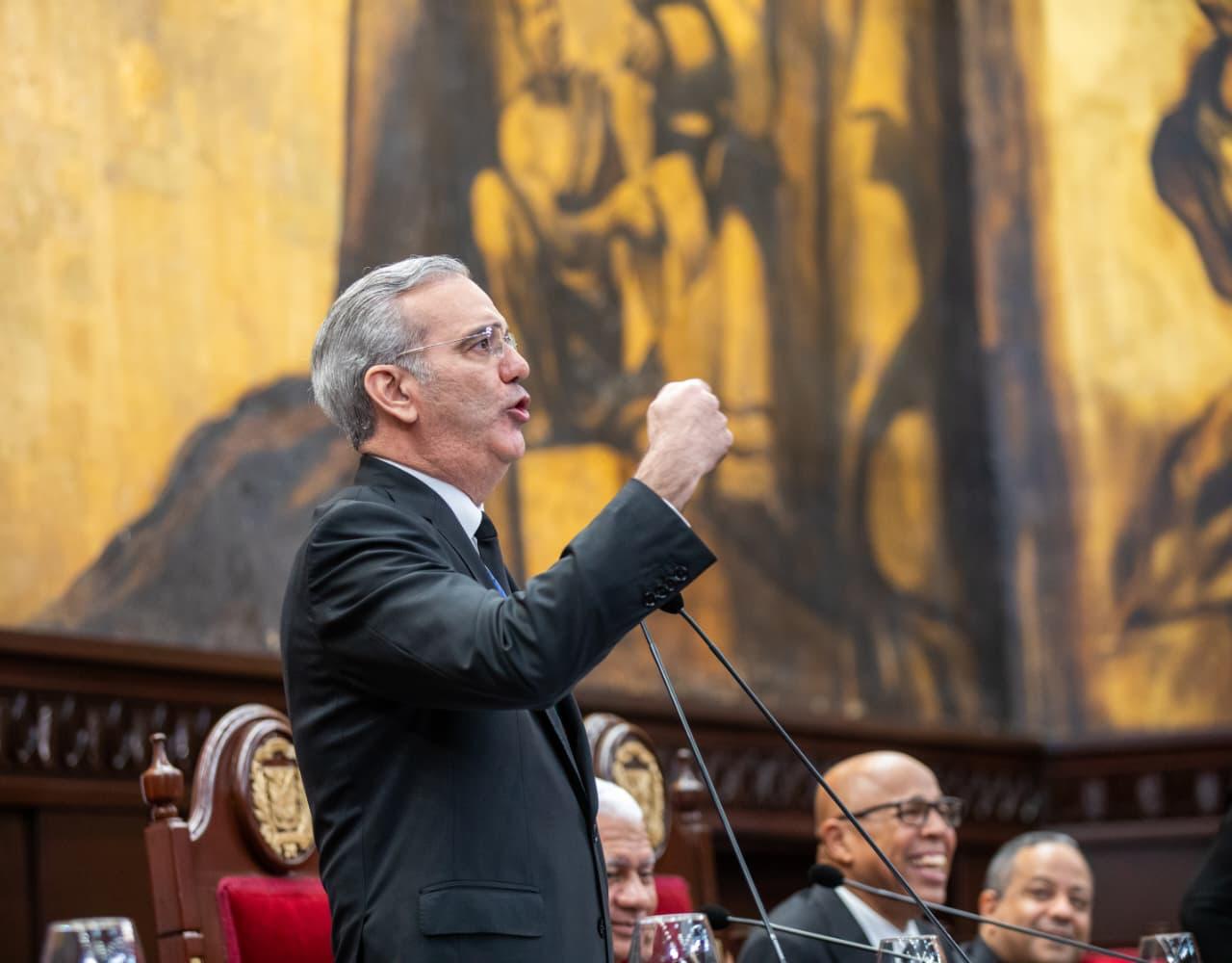 El presidente Luis abinader anunció que este año iniciará el sistema de hidrobombeo Sabaneta, a cargo de la Empresa de Generación Hidroeléctrica Dominicana (EGEHID) y que producirá 250 megavatios de energía limpia. El proyecto, a desarrollarse en la cuenca de la presa de Sabaneta, en San Juan, será el primero de su especie en el país.