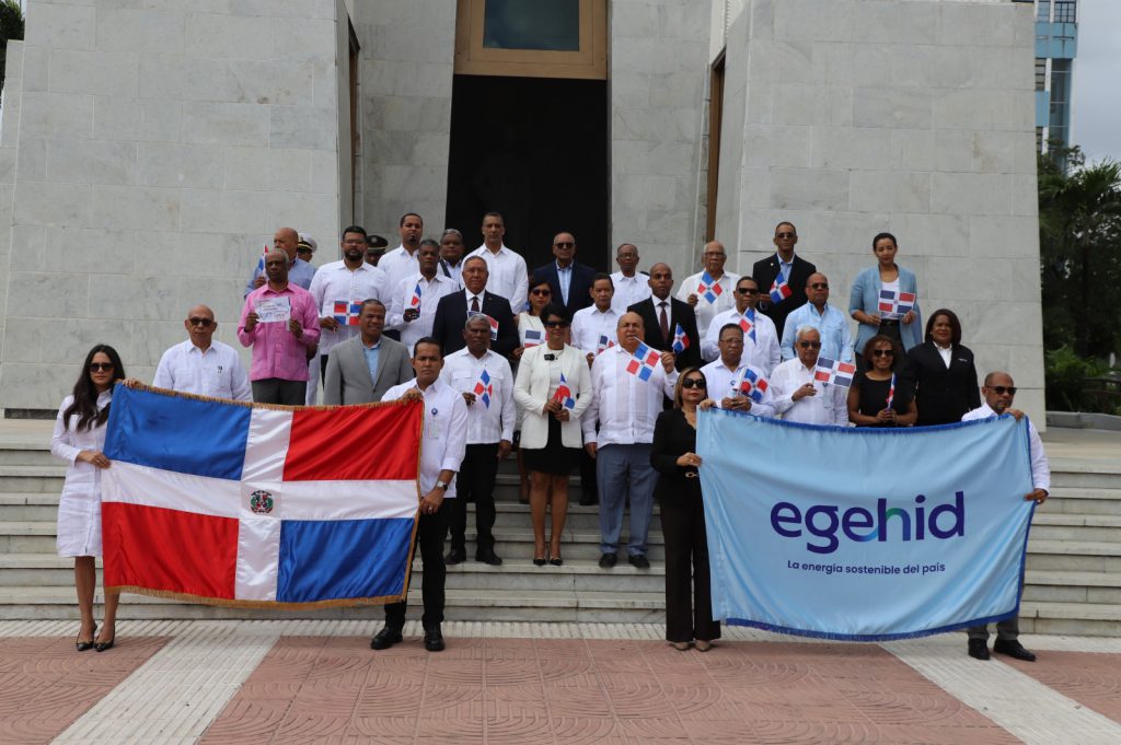 SANTO DOMINGO (R. Dominicana).- La Empresa de Generación Hidroeléctrica Dominicana (EGEHID) depositó una ofrenda floral en el Altar de la Patria, en ocasión de la conmemoración del Mes de la Patria, por el 182 aniversario de la Independencia Nacional.