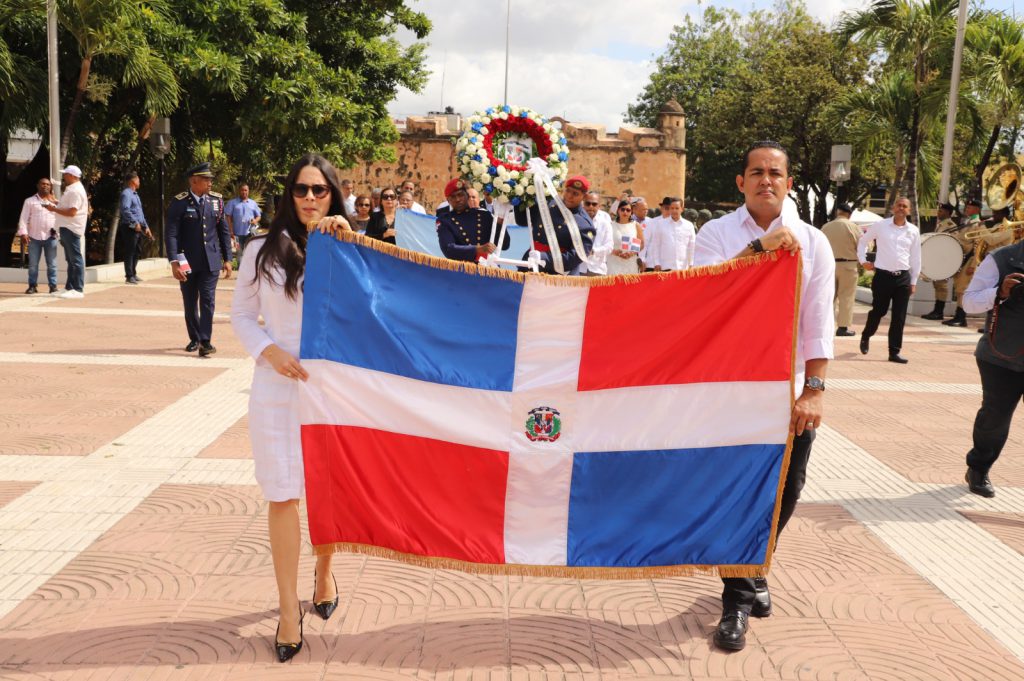 SANTO DOMINGO (R. Dominicana).- La Empresa de Generación Hidroeléctrica Dominicana (EGEHID) depositó una ofrenda floral en el Altar de la Patria, en ocasión de la conmemoración del Mes de la Patria, por el 182 aniversario de la Independencia Nacional.