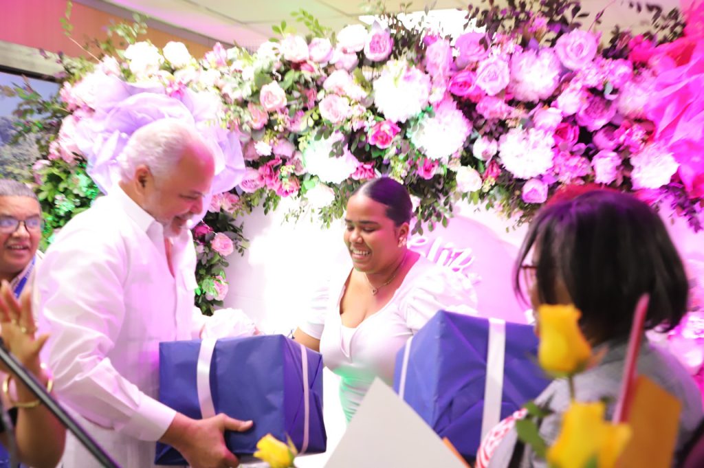 SANTO DOMINGO (R. Dominicana).– La Empresa de Generación Hidroeléctrica Dominicana (EGEHID) agasajó a sus colaboradoras con motivo de la conmemoración del Día Internacional de la Mujer.