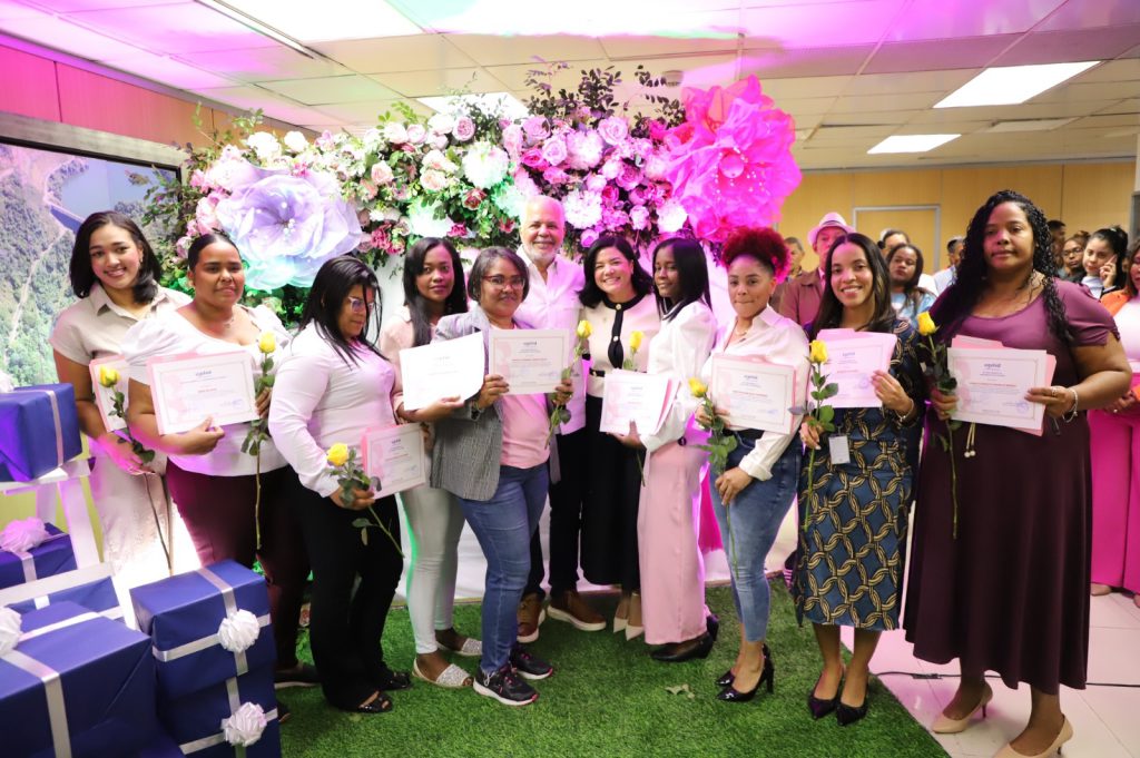 SANTO DOMINGO (R. Dominicana).– La Empresa de Generación Hidroeléctrica Dominicana (EGEHID) agasajó a sus colaboradoras con motivo de la conmemoración del Día Internacional de la Mujer.
