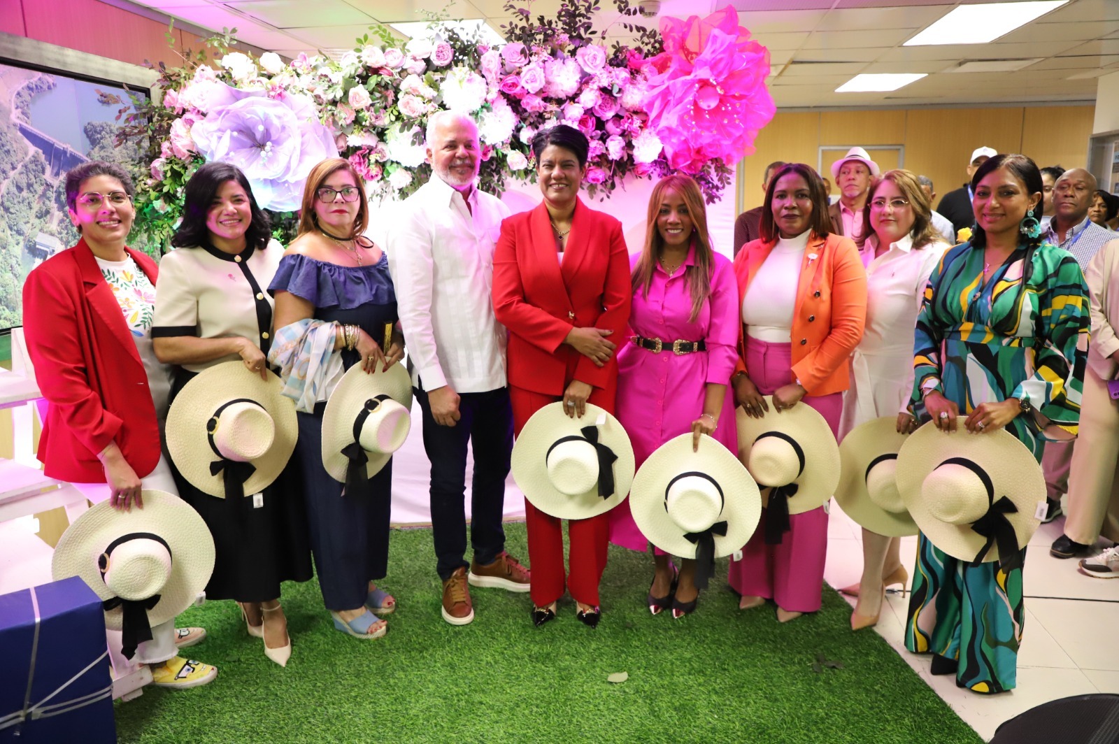 SANTO DOMINGO (R. Dominicana).– La Empresa de Generación Hidroeléctrica Dominicana (EGEHID) agasajó a sus colaboradoras con motivo de la conmemoración del Día Internacional de la Mujer.