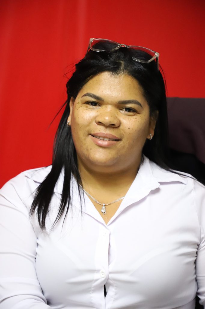 SANTO DOMINGO (R. Dominicana).- Ángela Esterbina Morillo Pineda buscaba un empleo y aceptó trabajar como conserje en la Empresa de Generación Hidroeléctrica Dominicana (EGEHID), porque como madre soltera, tenía bajo su responsabilidad la estabilidad económica de su familia.