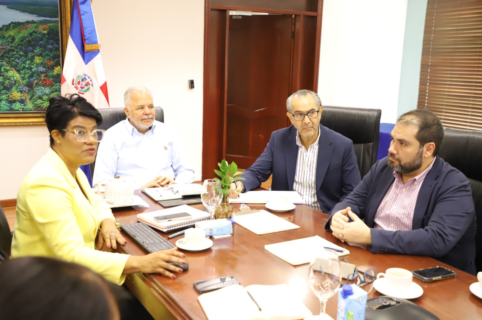 SANTO DOMINGO (R. Dominicana).- La Empresa de Generación Hidroeléctrica Dominicana (EGEHID) sostuvo un encuentro con ejecutivos del Banco Interamericano de Desarrollo (BID) para socializar los proyectos de desarrollo hidroeléctrico contemplados en el Master Plan de Energía 2028.