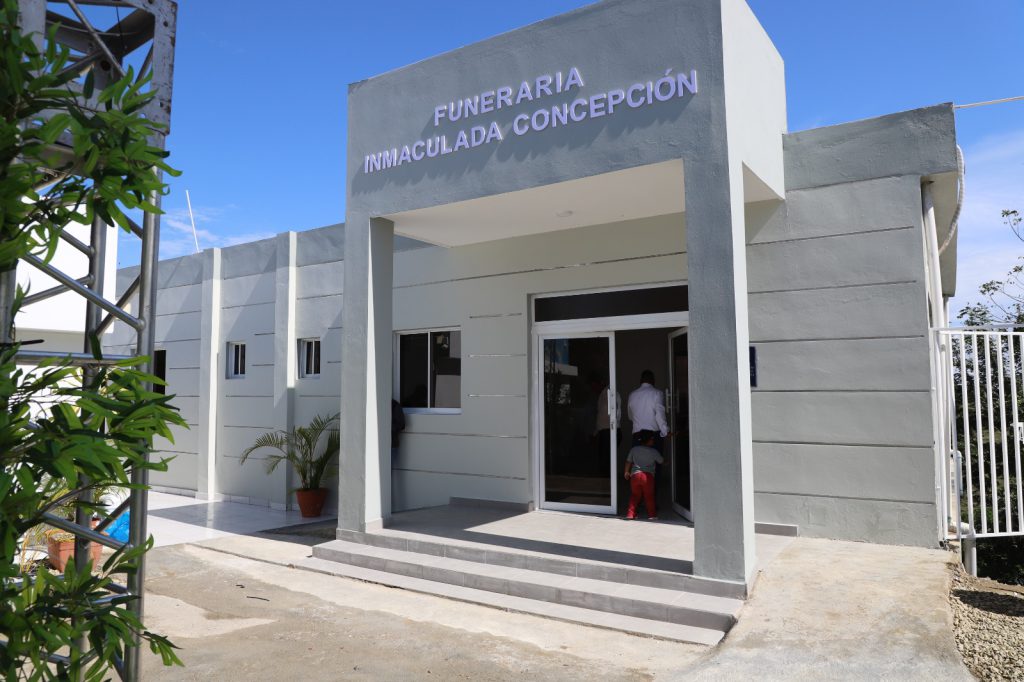 SANTIAGO (R. Dominicana).- La Empresa de Generación Hidroeléctrica Dominicana (EGEHID) inauguró la Funeraria Comunitaria Inmaculada Concepción, en el distrito municipal de El Caimito, en Jánico, provincia de Santiago.