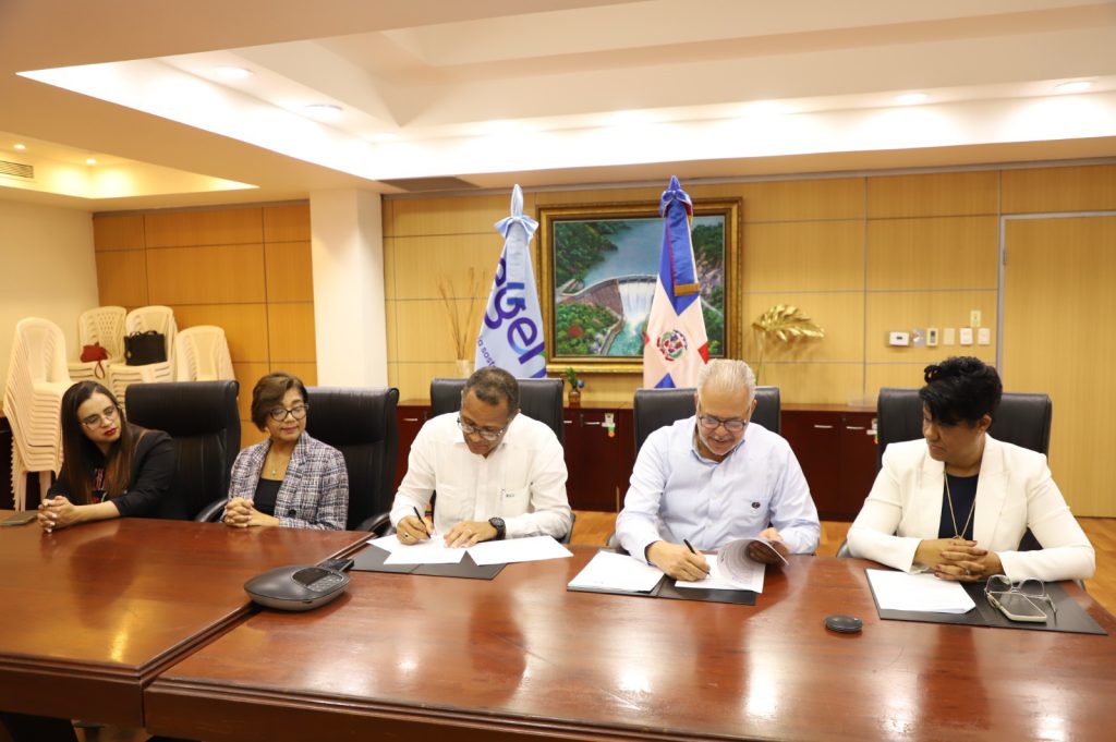 SANTO DOMINGO (R. Dominicana).- La Empresa de Generación Hidroeléctrica Dominicana (EGEHID) y la Universidad ISA (UNISA) firmaron un acuerdo de cooperación interinstitucional para la construcción y operación de un humedal artificial destinado al tratamiento de aguas residuales en el recinto universitario de Bohechío, en la provincia de San Juan.