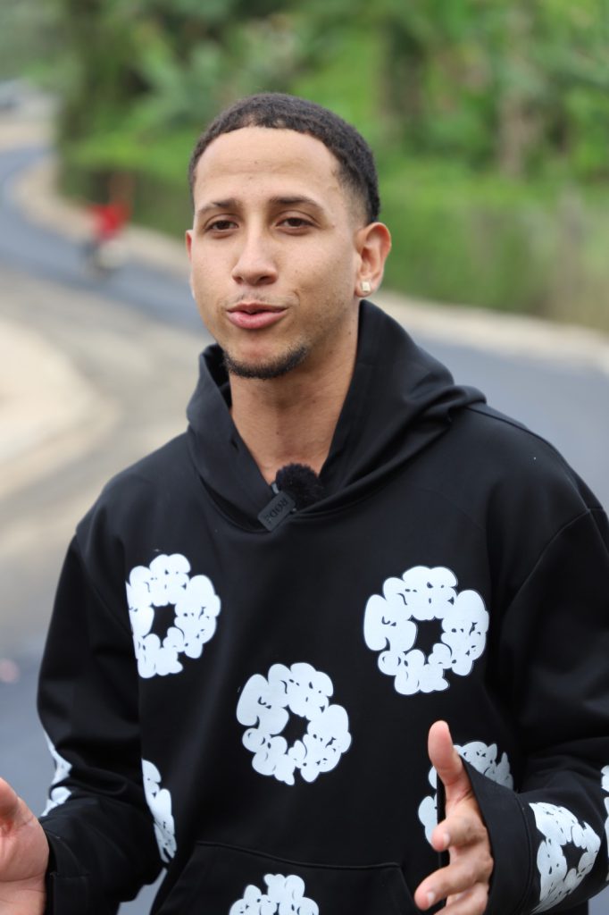 LA VEGA (R. Dominicana).- La Empresa de Generación Hidroeléctrica Dominicana (EGEHID) trabaja de forma acelerada en la reconstrucción de la carretera que une el distrito municipal de Tavera con el municipio de Jarabacoa, a través de las comunidades Alto del Aguacate y Alto del Añil, provincia de La Vega.