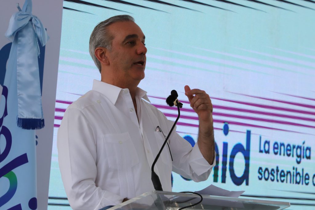 LA VEGA (R. Dominicana).- El presidente de la República, Luis Abinader, inauguró la carretera que enlaza el distrito municipal de Tavera con el municipio de Jarabacoa, en la provincia de La Vega, construida por la Empresa de Generación Hidroeléctrica Dominicana (EGEHID), mediante una inversión de RD$ 810,608,495.18.