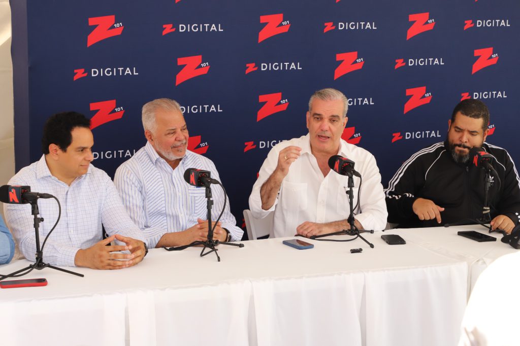 LA VEGA (R. Dominicana).- El presidente de la República, Luis Abinader, inauguró la carretera que enlaza el distrito municipal de Tavera con el municipio de Jarabacoa, en la provincia de La Vega, construida por la Empresa de Generación Hidroeléctrica Dominicana (EGEHID), mediante una inversión de RD$ 810,608,495.18.