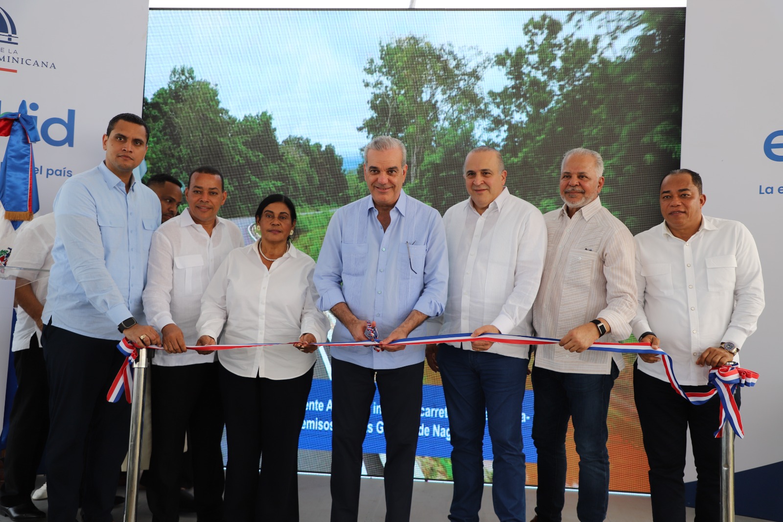 MARÍA TRINIDAD SÁNCHEZ (R. Dominicana).- El presidente de la República, Luis Abinader , inauguró la carretera Mata Bonita-Los Memisos, del distrito municipal de Las Gordas, en Nagua , provincia de María Trinidad Sánchez, construida por la Empresa de Generación Hidroeléctrica Dominicana (EGEHID) con una inversión de RD$ 281,873,683.38.
