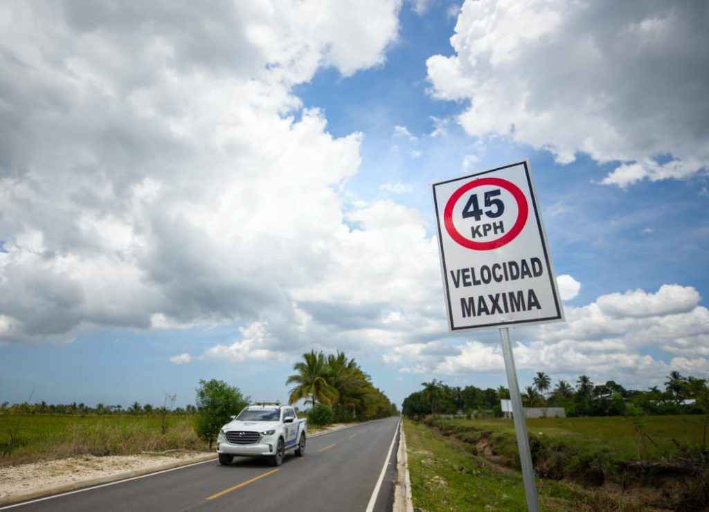 MARÍA TRINIDAD SÁNCHEZ (R. Dominicana).- El presidente de la República, Luis Abinader , inauguró la carretera Mata Bonita-Los Memisos, del distrito municipal de Las Gordas, en Nagua , provincia de María Trinidad Sánchez, construida por la Empresa de Generación Hidroeléctrica Dominicana (EGEHID) con una inversión de RD$ 281,873,683.38.