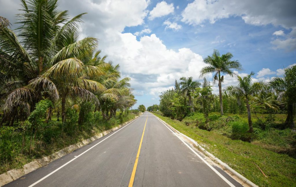 MARÍA TRINIDAD SÁNCHEZ (R. Dominicana).- El presidente de la República, Luis Abinader , inauguró la carretera Mata Bonita-Los Memisos, del distrito municipal de Las Gordas, en Nagua , provincia de María Trinidad Sánchez, construida por la Empresa de Generación Hidroeléctrica Dominicana (EGEHID) con una inversión de RD$ 281,873,683.38.