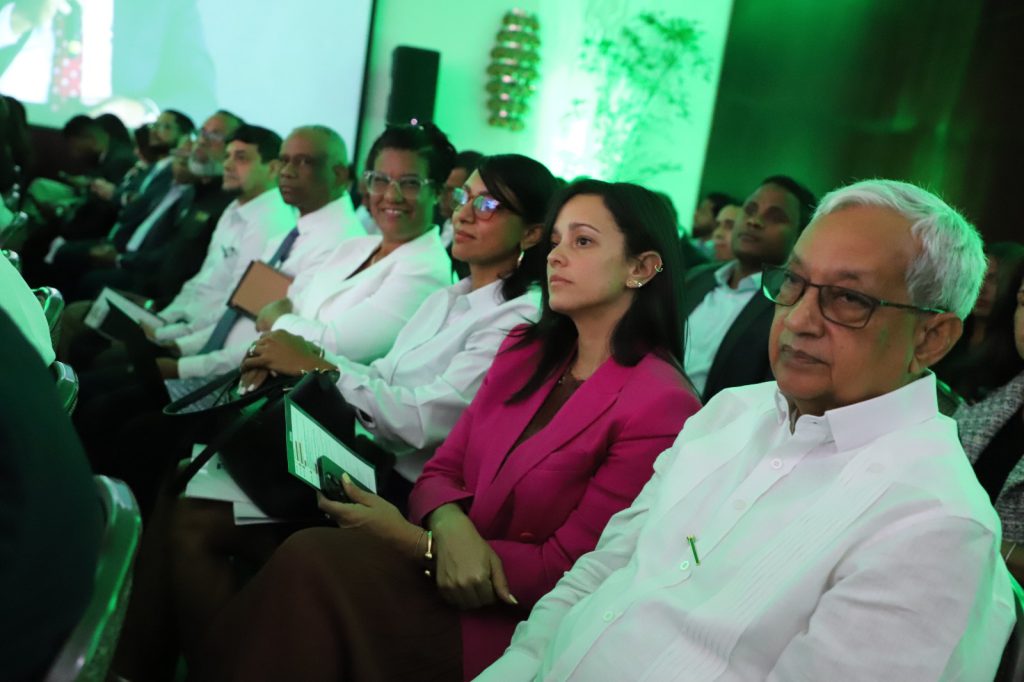 SANTO DOMINGO (R. Dominicana).- El administrador general de la Empresa de Generación Hidroeléctrica Dominicana (EGEHID), Rafael Salazar, presentó los avances y proyectos estratégicos de la institución, durante su participación en el panel “Confiabilidad, competitividad y sostenibilidad: construyendo el sistema eléctrico dominicano del futuro”, realizado en el marco del Energy Summit 2026, un foro de debate estratégico organizado por la división de conferencias de la revista Mercado.